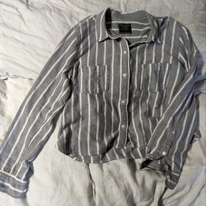 Abercrombie cropped grey white striped soft button down collared shirt sz large